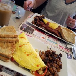 Mediterranean omlette with roasted peppers and well done home Fries. Yum!! Absolutely ridiculous how good this is Mediterranean omlette with roasted peppers and well done home Fries. Yum!! Absolutely ridiculous how good this is