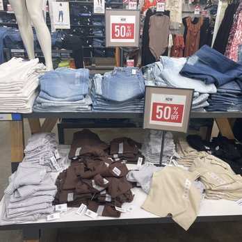 Old Navy Outlet - jeans and tank tops - Men's Clothing Near Me - Waipahu, Hawaii Old Navy Outlet - jeans and tank tops - Men's Clothing Near Me - Waipahu, Hawaii