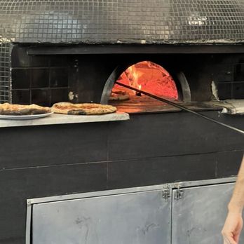 Pizzeria O' Vesuvio Firenze - Pizza oven - Pizza Near Me - Florence, FI