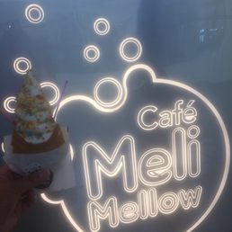 Vanilla Soft Serve w/Fruity Pebbles On Taiyaki