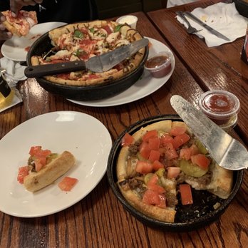Uno Pizzeria & Grill - Deep dish vegan pizza - Pizza Near Me - Tabb, Virginia