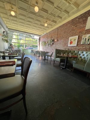 Laura Lee's by null
