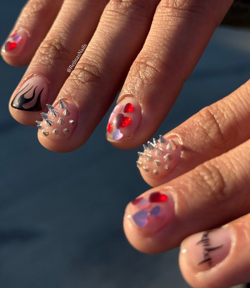 Rejina’s Nails Logo