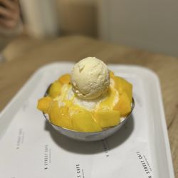 K Street Cafe - Mango bingsu