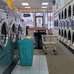Abbott Road Laundromat - Filthy floors