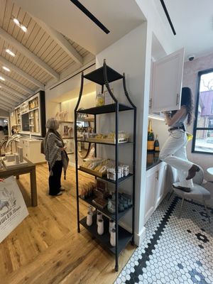 Kendra Scott Flagship by null