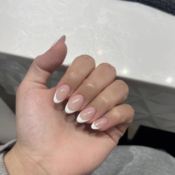 Les Mains Nail Bar - Nail Salons Near Me - Atlanta, Georgia