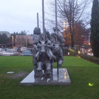 Kirkland Library - Sculpture at the entrance - Libraries Near Me - Kirkland, Washington Kirkland Library - Sculpture at the entrance - Libraries Near Me - Kirkland, Washington