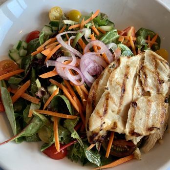 Oceans 234 - House salad with chicken.......very good! - New American Near Me - Deerfield Beach, Florida