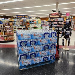 Piggly Wiggly - Smells funny in here.