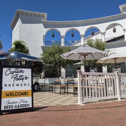 Captain Fatty's Brewery - Paseo Nuevo Beer Garden