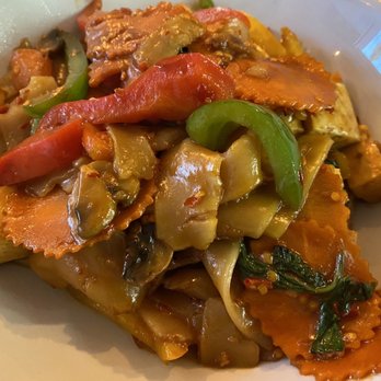 Vegan Plate - Drunken Noodle - Thai Near Me - Chicago, Illinois