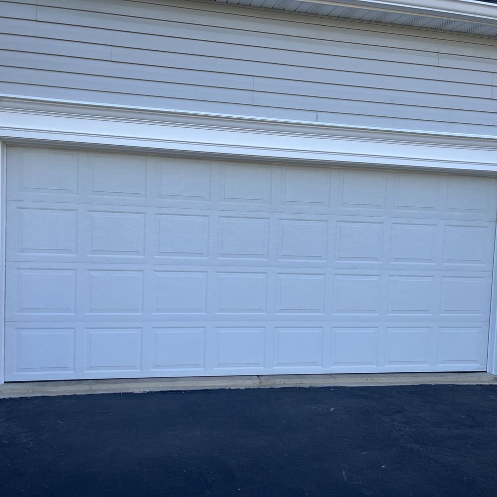 Ray's Siding Company - Garage door surround - Roofing Near Me - Fredericksburg, Virginia Ray's Siding Company - Garage door surround - Roofing Near Me - Fredericksburg, Virginia