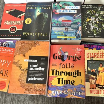 Barnes & Noble - Table of books - Bookstores Near Me - Manassas, Virginia