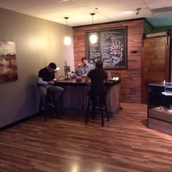 The Vape Lodge - Chase going over juices