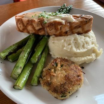 Ray's Café - Grilled King Salmon with 1 Dungeness Crab Cake - Seafood Near Me - Seattle, Washington Ray's Café - Grilled King Salmon with 1 Dungeness Crab Cake - Seafood Near Me - Seattle, Washington