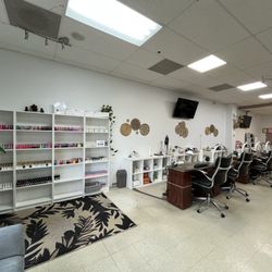 Q Nails Spa