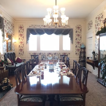 Rosehill Inn Bed & Breakfast - Dining room where you breakfast is served at 9am - Hotels Near Me - Wilmington, North Carolina Rosehill Inn Bed & Breakfast - Dining room where you breakfast is served at 9am - Hotels Near Me - Wilmington, North Carolina