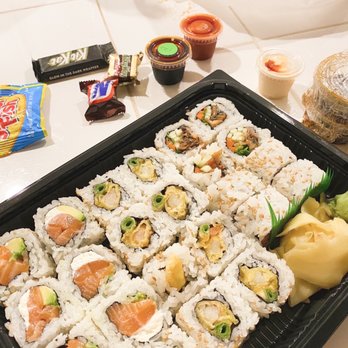 Murakami - Philly Roll, Shrimp Tempura & Salmon Skin Roll. Sauces: Soy Sauce, Eel Sauce, Sriracha, Spicy Mayo - Japanese Near Me - Los Angeles, California