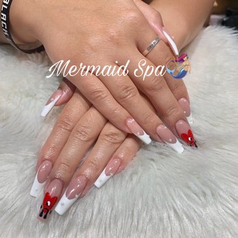 Mermaid Spa - Acrylic set with pearls and hand drawn design - Nail Salons Near Me - Chicago, Illinois