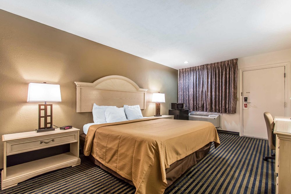 ECONO LODGE Updated June 2024 16 Photos 254 Paint Lick Rd,, Berea