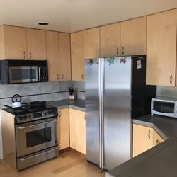Bodega Bay Escapes - Kitchen was very well stacked and clean.