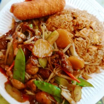 Lucky Panda - Beef Chop Suey Dinner Special includes soup and egg roll. - Chinese Near Me - Aurora, Illinois