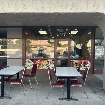 Hot Rod Willy's Pizza - Limited seating - Pizza Near Me - Fresno, California Hot Rod Willy's Pizza - Limited seating - Pizza Near Me - Fresno, California