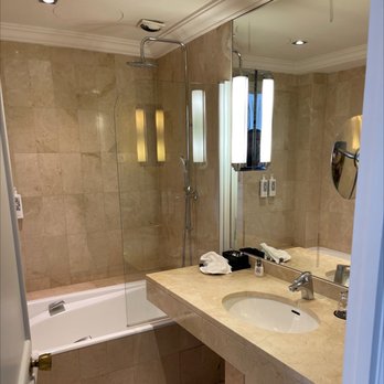 Le Royal - Shower - Hotels Near Me - Lyon, 69