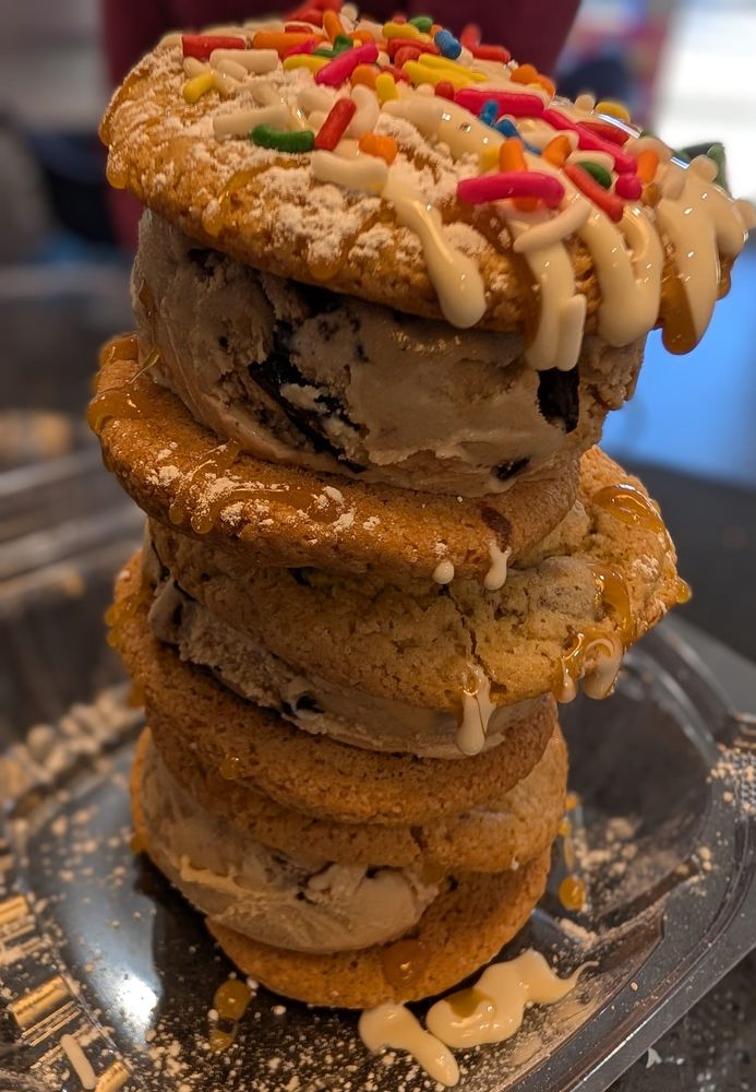 Parlor Ice Cream & Coffee Bar Logo