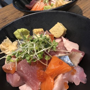 Waraku - Chirashi Bowl - Izakaya Near Me - Torrance, California