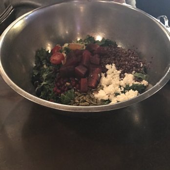 Yard House - This. Is. Weird. Did they run out of plates? - New American Near Me - Rancho Cucamonga, California Yard House - This. Is. Weird. Did they run out of plates? - New American Near Me - Rancho Cucamonga, California