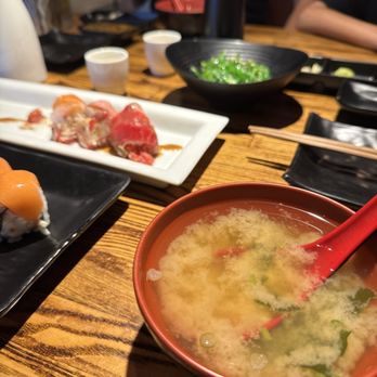 Eat's Ayce Sushi - Miso, Alaskan, Ex-Girlfriend and Seaweed Salad - Japanese Near Me - Alhambra, California