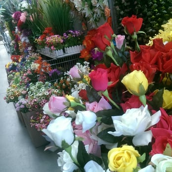 Dong Xuan - More plastic flowers - Public Markets Near Me - Berlin, BE