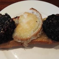 Chicopa - Morcilla con queso de cabra y cebolla caramelizada.