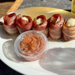 Breakwater Bar & Grill - Bacon wrapped scallops starter