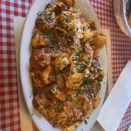 Tortellini filled with cheese and mezza mezza sauce. Tortellini filled with cheese and mezza mezza sauce.