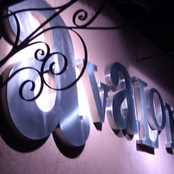 Discoteca Avalon - El rotulo de la entrada de la Discoteca Avalon en Mostoles