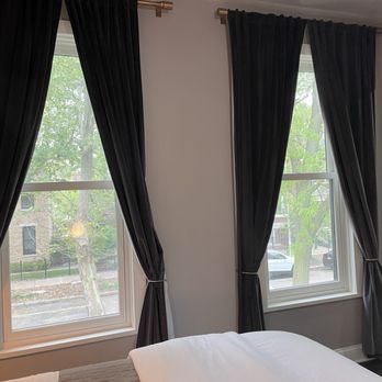 Wicker Park Inn - The view from the second bedroom, a leafy street - Bed & Breakfast Near Me - Chicago, Illinois Wicker Park Inn - The view from the second bedroom, a leafy street - Bed & Breakfast Near Me - Chicago, Illinois