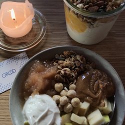 GRØD - Huge Oat Bowl: Apple compote, fresh apples, peanut butter, skyr, hazelnuts, granola