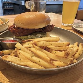 101 Craft Kitchen - Hot Honey Chicken Sandwich - New American Near Me - Carmel, Indiana