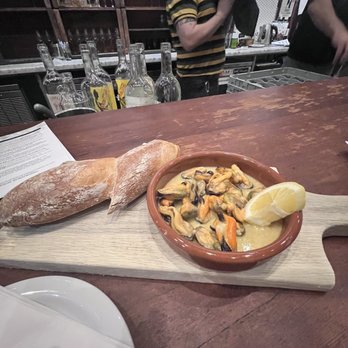 The Punchdown - Wine Bars Near Me - Oakland, California