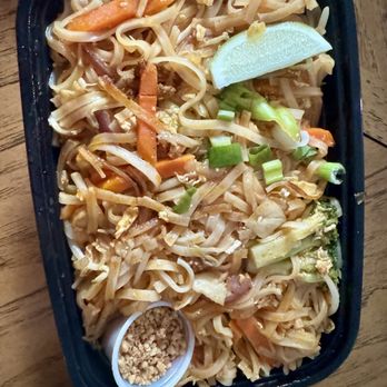 Royal Thai - Veggie Pad Thai - Thai Near Me - Gurnee, Illinois