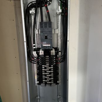 Downtown Electric - 400A Distribution Panel for Commercial building in DTLA - Electricians Near Me Downtown Electric - 400A Distribution Panel for Commercial building in DTLA - Electricians Near Me