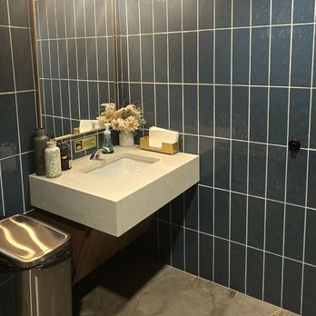Slip 53 - Ladies room - Seafood Near Me - Columbia, South Carolina