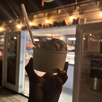 Log Cabin Ice Cream & Coffee - Blue lake blueberry ice cream - Ice Cream & Frozen Yogurt Near Me - Kings Beach, California Log Cabin Ice Cream & Coffee - Blue lake blueberry ice cream - Ice Cream & Frozen Yogurt Near Me - Kings Beach, California