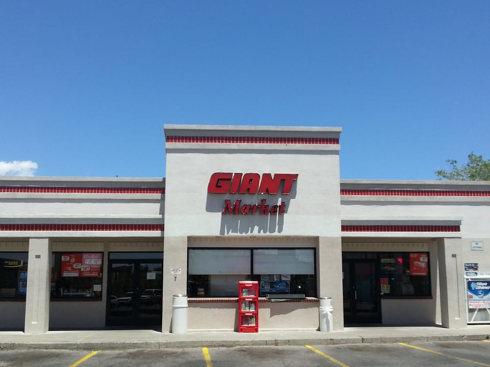 GIANT 6055 Updated August 2024 1009 S Saint Francis Dr, Santa Fe