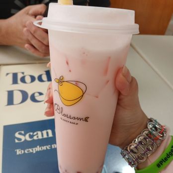 Blossom Juicy Bar - Strawberry vanila milk tea with dragonfruit boba - Acai Bowls Near Me - Ocala, Florida Blossom Juicy Bar - Strawberry vanila milk tea with dragonfruit boba - Acai Bowls Near Me - Ocala, Florida