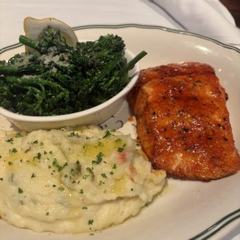 DL Macks - Salmon mashed potatoes and broccolini - New American Near Me - Dallas, Texas DL Macks - Salmon mashed potatoes and broccolini - New American Near Me - Dallas, Texas
