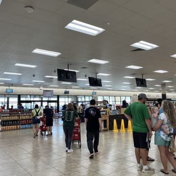 Buc-ee's - Cashier area - Convenience Stores Near Me - Berthoud, Colorado